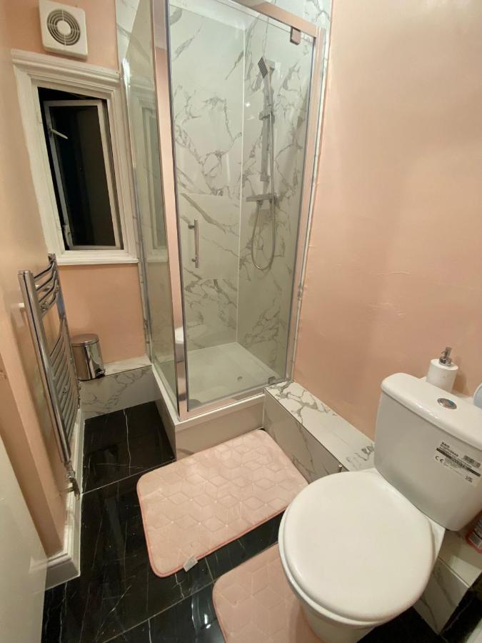 1 Bedroom Luxury Apartments By London City Bagian luar foto